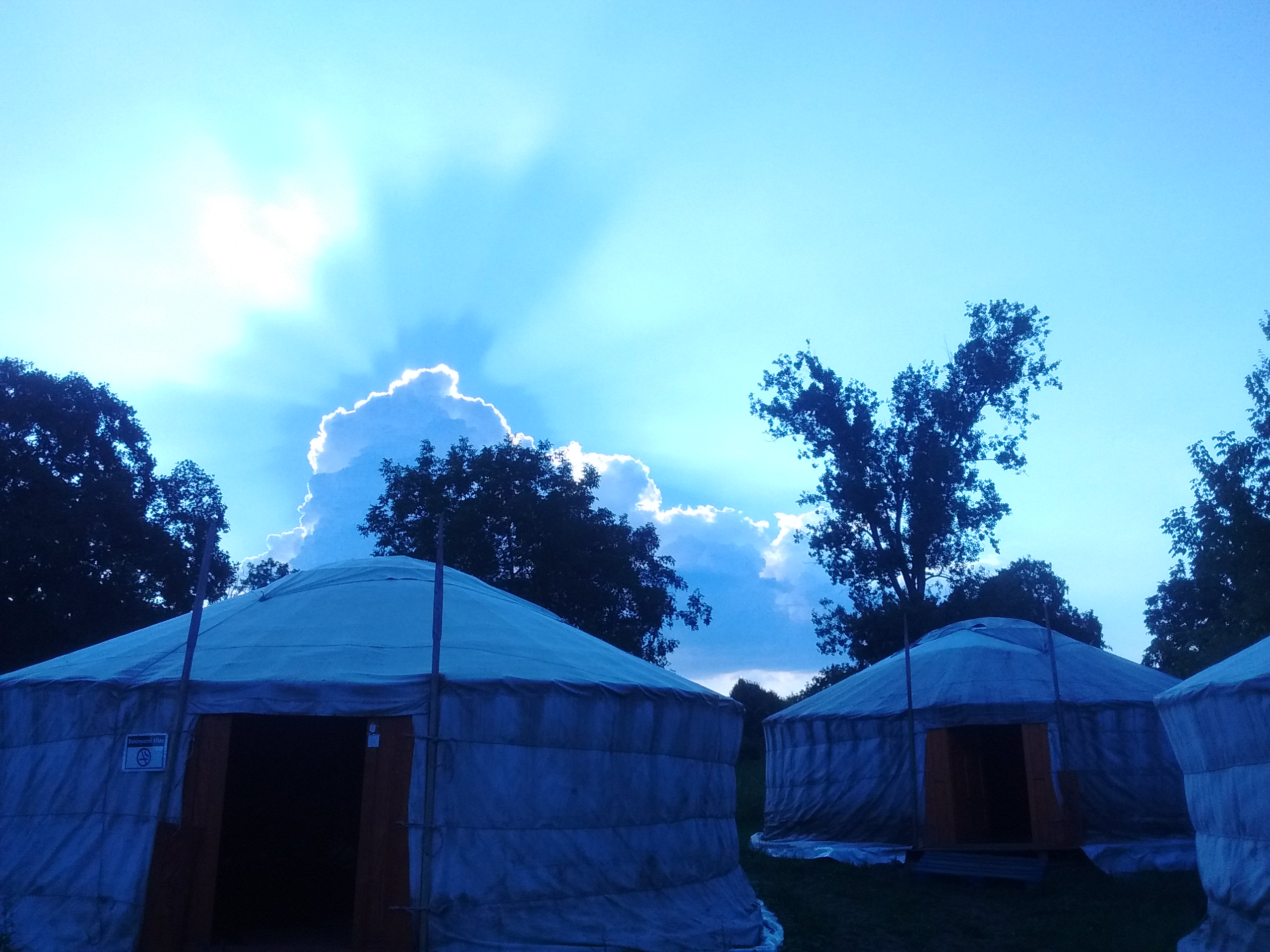 Jurtencamp bei Sonnenuntergang - am Anfang meines Ungarn-Jahres